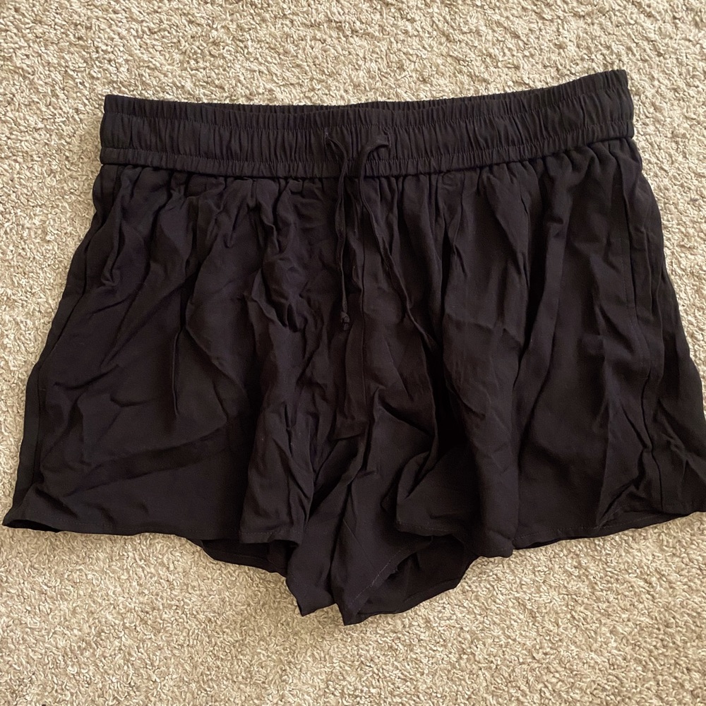 M - Black Elastic-Waist Shorts